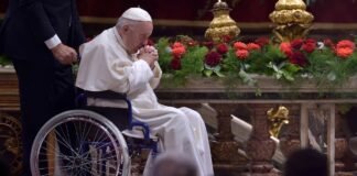 Hospitalizan a Papa Francisco