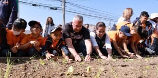 Presenta Sergio Baños primera siembra del ‘Huerto urbano 2023’