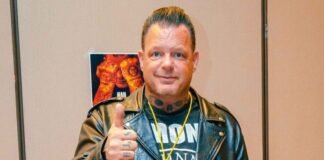 Vampiro Canadiense se va de la lucha libre