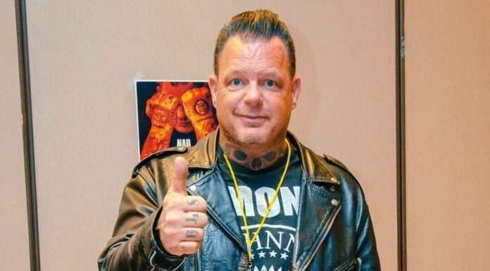 Vampiro Canadiense se va de la lucha libre