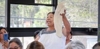 Abren dialogo para resolver controversia de artesanos por registro de muñeca ‘Nxutsi’