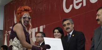 Egresado de la UAEH que recibió su título como Drag Queen pide visibilizar este arte