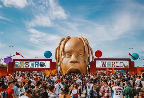 Rechazan cargos contra Travis Scott por estampida en concierto AstroWorld