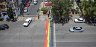 Mes del orgullo LGBT+ | Gobierno de Hidalgo pinta de colores pasos peatonales