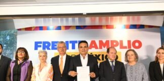 Se registra Silvano como aspirante del PRD a la candidatura presidencial del Frente Amplio por México