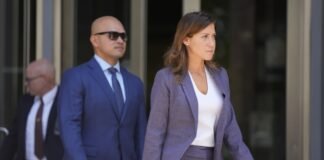 Asistente de Trump se declara inocente en caso de documentos clasificados