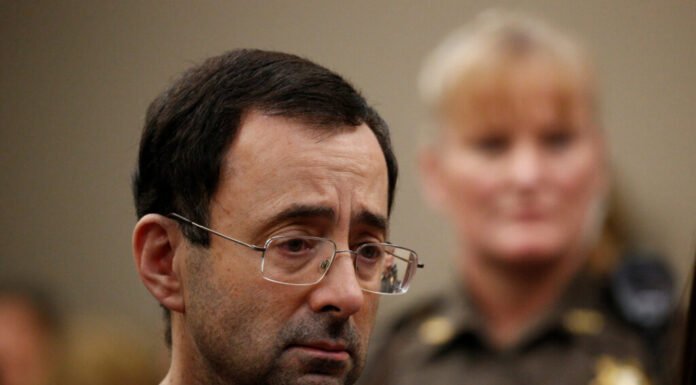 Apuñalan en prisión a Larry Nassar, exmédico abusador de gimnastas de EU