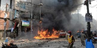 Bomba en Pakistán deja al menos 40 muertos y más de cien heridos durante mitin político