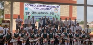 Apadrina diputado Waldo Fernández a alumnos de secundaria de Monterrey, NL