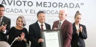 El gobernador de Hidalgo entrega premio Alfonso Cravioto Mejorada al jurista Jaime Baños Paz