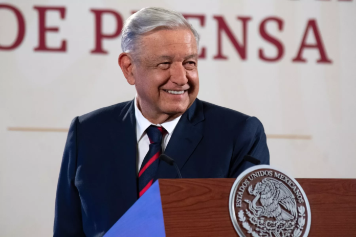 AMLO agradece a migrantes por crecimiento en remesas