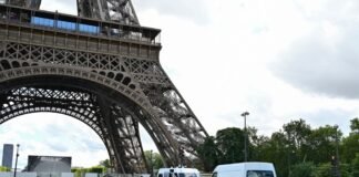 Ante una amenaza de bomba evacúan la Torre Eiffel