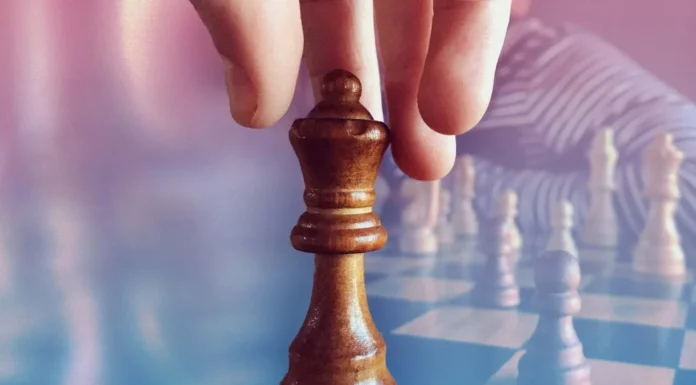 Federación Internacional de Ajedrez prohíbe participación de mujeres trans en torneos oficiales