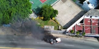 Incendian autos en vía Acapulco- Zihuatanejo