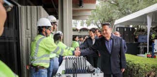 Julio Menchaca sostiene reunión con CEMEX