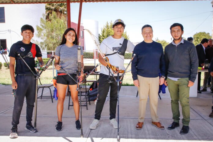 Julio Menchaca visita el INHIDE y se compromete con deportistas hidalguenses