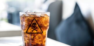 Bebidas azucaradas aumentan riesgo de cáncer hepático en mujeres