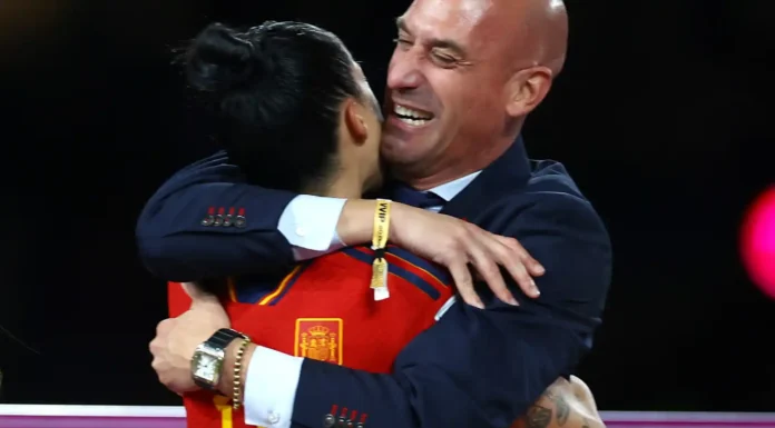 Fiscalía española investiga a Rubiales por «agresión sexual»