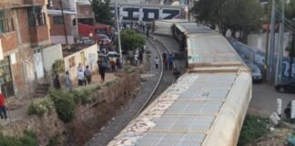 Tren se descarrila en Zacatecas; provoca daños en una escuela y viviendas