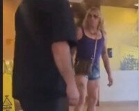 Padre impide el paso a mujer trans al sanitario donde se encontraba su hija ¿Qué opinas?