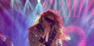 Una Paulina Rubio melancólica pero llena de talento complace a sus fans en Pachuca
