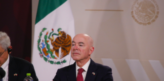 Estados Unidos no construirá un muro, asegura Mayorkas en México