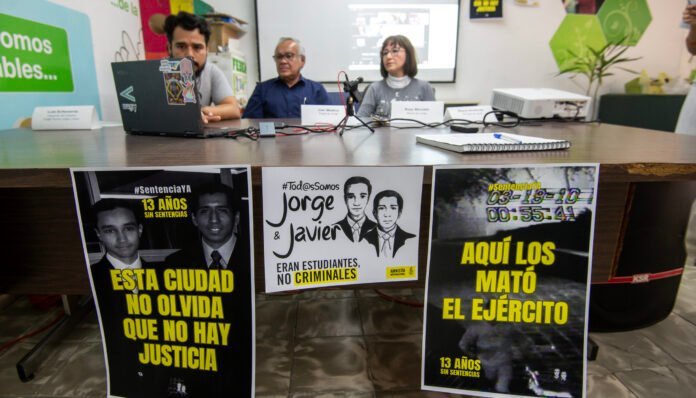 Sentencian a militares mexicanos sentenciados a 90 años por asesinato de estudiantes