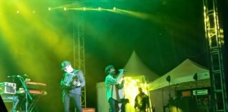 Kinky provoca una fiesta en el Teatro del Pueblo de la Feria Pachuca 2023