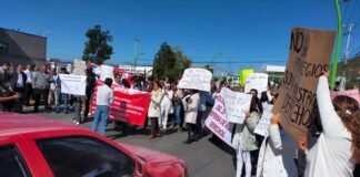 En Pachuca trabajadores del Poder Judicial se unen a protesta y bloquean el bulevar Colosio