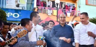 Asisten miles de maestros al Festival del Día de Muertos, en Tula