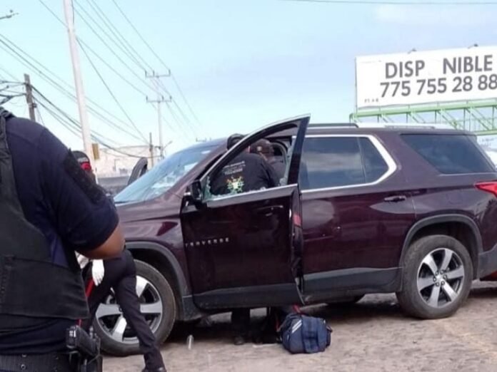 La tarde este viernes, fue ejecutada a balazos joven mujer cuando se encontraba estacionada frente a La Preferida en una camioneta Cherokee. La tarde este viernes, fue ejecutada a balazos joven mujer cuando se encontraba estacionada frente a La Preferida en una camioneta Cherokee.