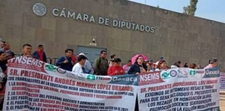Bloquean ingreso de Diputados en San Lázaro