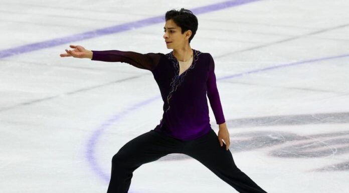 Con patines prestados, Donovan Carrillo gana medalla de plata en Escocia