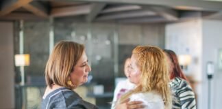 Xóchitl Gálvez se reunió con madres buscadoras en Sonora