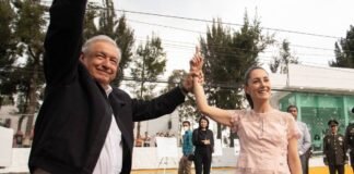 Claudia Sheinbaum visita en su palacio a López Obrador