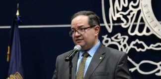 Rinde protesta Leonardo Lomelí, nuevo rector de la UNAM