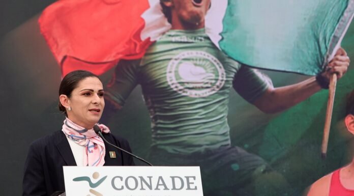 Ana Guevara entrega estímulos económicos a deportistas destacados: «Dejen de lado la avaricia»