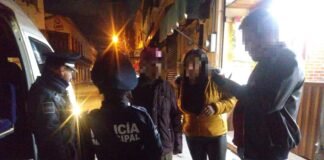 Auxilia la Policía de Pachuca a un adulto mayor para reencontrarse con su familia