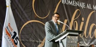 Rinde Said Vargas homenaje al maestro jubilado