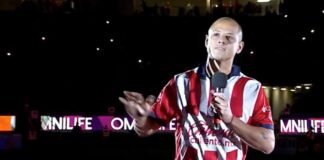 Leyendas del Chivas se reencuentran con ‘Chicharito’ quien rompe en llanto