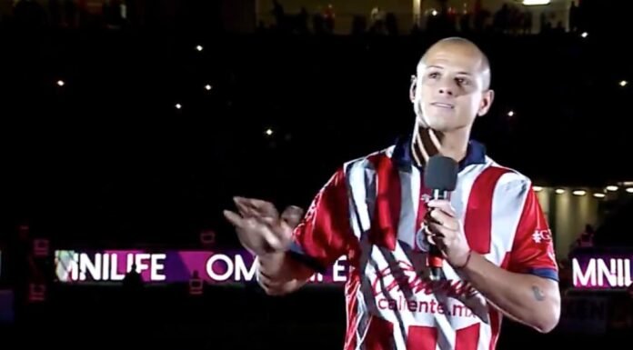 Leyendas del Chivas se reencuentran con ‘Chicharito’ quien rompe en llanto