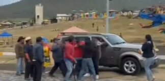 Comerciantes de La Marquesa propinan tremenda golpiza a 5 jóvenes