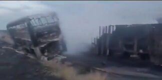 Reportan 20 personas calcinadas tras choque de Autobús de pasajeros contra tráiler en Sinaloa