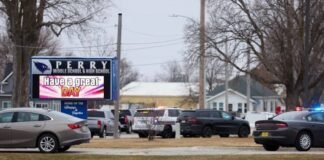 Reportan tirador activo en una escuela secundaria de Lowa, EU