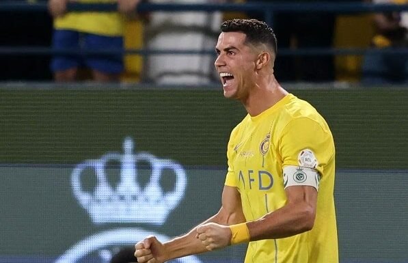 Suspenden un partido y multan a Cristiano Ronaldo por gesto obsceno