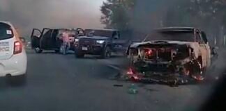 Enfrentamiento armado en carretera Tuxtla–Ocozocoautla deja al menos 8 vehículos incendiados