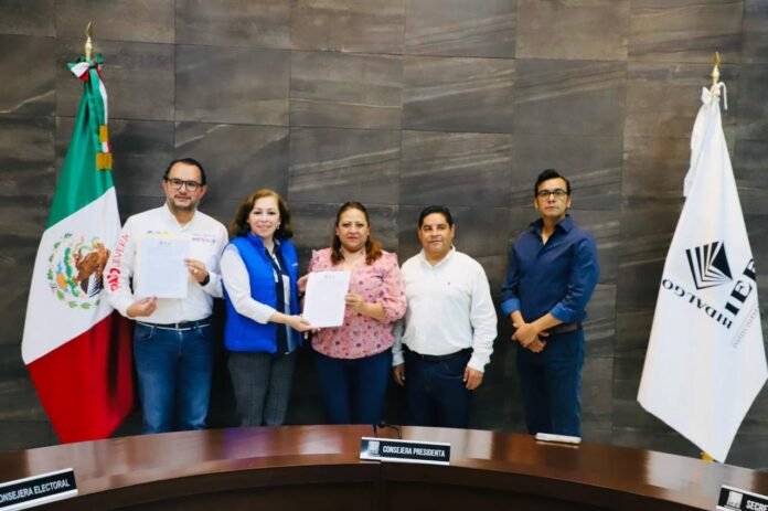 Las dirigencias de los partidos Acción Nacional, del Revolucionario Institucional y del Partido de la Revolución Democrática (PRD), presentaron el convenio de candidatura común ante el Instituto Estatal Electoral de Hidalgo, para contender por las 84 Alcaldías