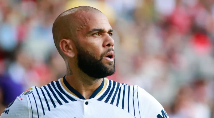Dani Alves asegura que no va a huir; pide su libertad