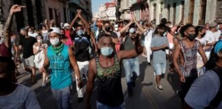 Cuba: cientos salen a protestar por falta de energía y comida
