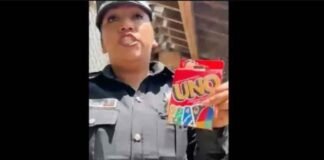 Policías de Toluca detienen a 3 muchachos por jugar UNO en la calle